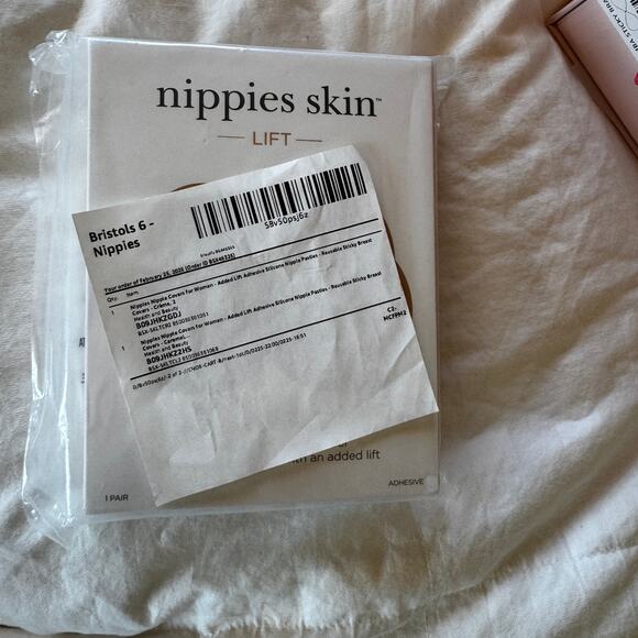 Nippies Adhesive Lifting Cups Unopened New in Box Size 2 (D+) Caramel - Picture 5 of 5
